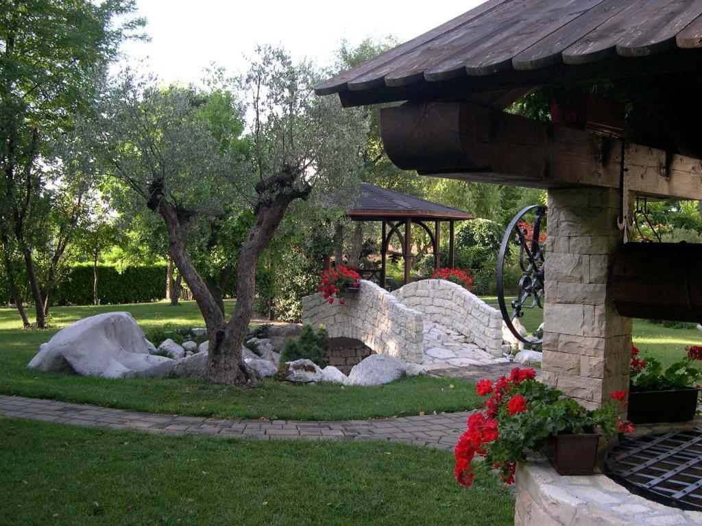 Готель Al Giardino Fanna Екстер'єр фото