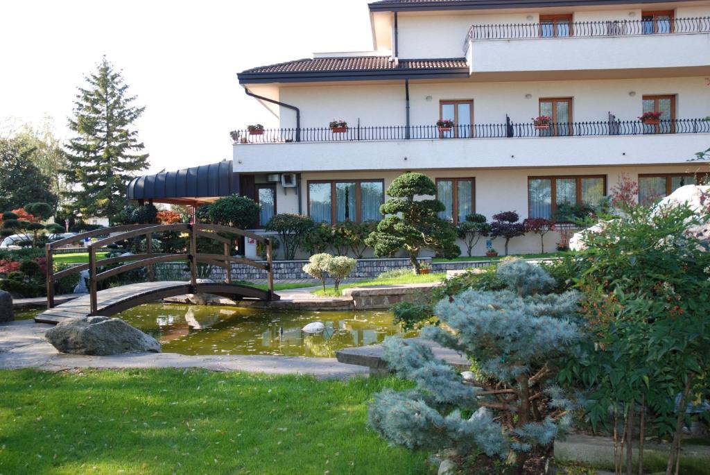 Готель Al Giardino Fanna Екстер'єр фото